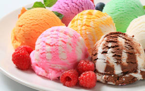 Ice Cream Mbalimbali na Beri wallpaper — 16:10 Picha ya Ukuta