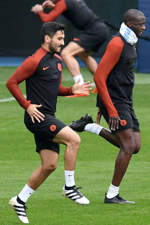 Ilkay Gundogan Training Session Full Body — Huawei MatePad Air (2026) Picha ya Ukuta