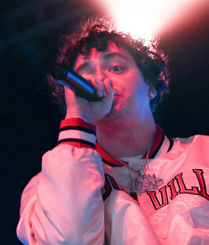Jack Harlow holding microphone wallpaper — Tecno Phantom V Fold2 Picha ya Ukuta