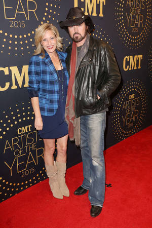 Joey Lauren Adams na Billy Ray Cyrus — Huawei MatePad 11.5 S (2025) Picha ya Ukuta