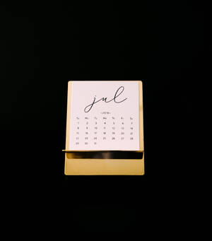 July 2018 calendar in notepad with gold metal frame wallpaper. — Galaxy Z Fold 6 Picha ya Ukuta