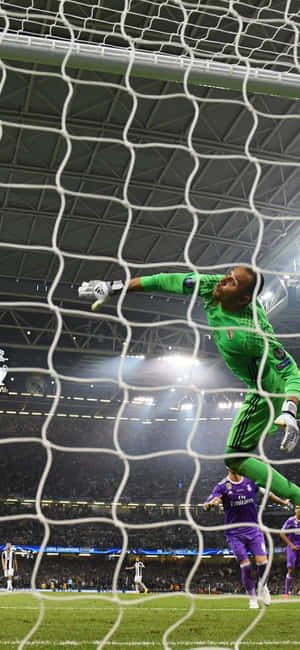 Keylor Navas in action on the field — Lenovo Legion Y70 (2026) Picha ya Ukuta