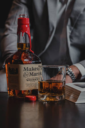 Kichwa: Mwanga wa Ubora - Maker's Mark Whisky — Xiaomi Pad 7S Pro 12.5 Picha ya Ukuta