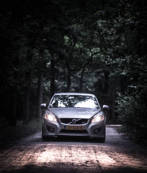 Driving Gray Volvo Sedan wallpaper — Galaxy Z Fold Picha ya Ukuta