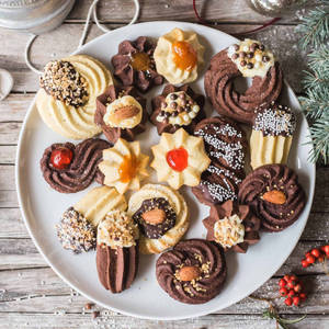 Kuki za Krismasi na Chokoleti na Nuts wallpaper — Pixel Watch 4 Picha ya Ukuta