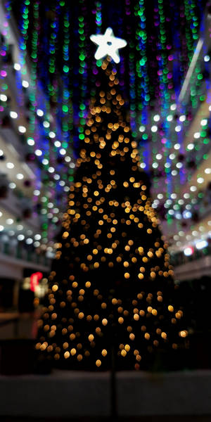 Atriamu ya mall mwanga wa Krismasi blur wallpaper — 18:9 Picha ya Ukuta