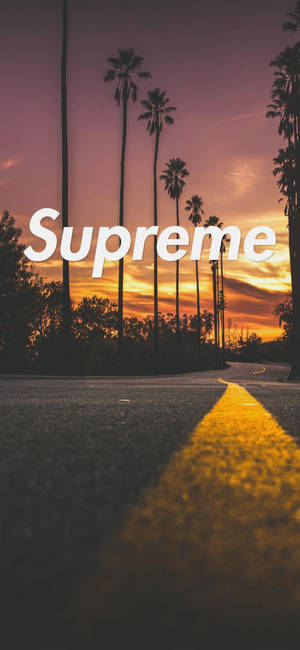 Logo ya Supreme ya Orange Juu ya Barabara — iPhone 13 Pro Max Picha ya Ukuta