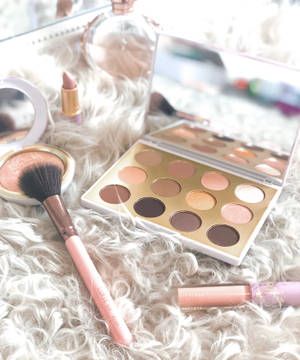 Mac Cosmetics Snow Ball Wallpaper — Motorola Razr Ultra 2026 Picha ya Ukuta
