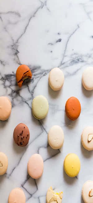 Macaroons On iPhone X Marble Background — Realme P4x 4G Picha ya Ukuta