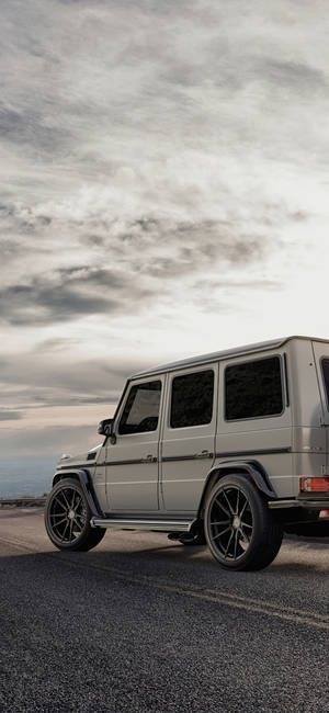 Mercedes Benz Nyeupe Wagon iPhone — Galaxy S22 Ultra Picha ya Ukuta