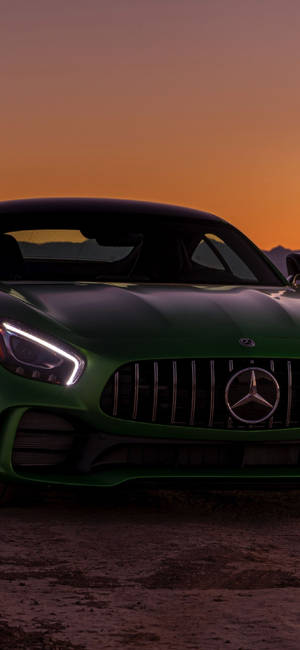 Mercedes Kijani Mtu Mwa iPhone X — iPhone 16 Plus Picha ya Ukuta