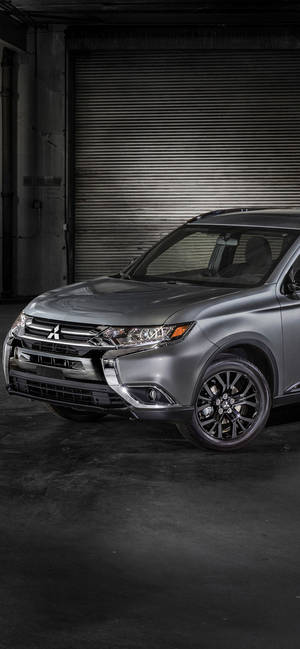 Picha ya kijivu ya Mitsubishi Outlander kama wallpaper — iPhone 18 Picha ya Ukuta