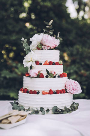 Mixed Berries Roses Wedding Cake — Xiaomi Pad 8 Picha ya Ukuta
