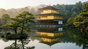 Mkabati wa Kinkaku-ji na mwonekano wake