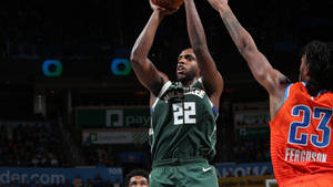 Picha ya nyuma ya Mkondo wa Tiro wa Khris Middleton