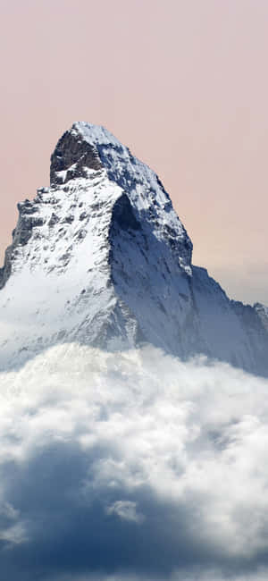 Mlima Matterhorn Juu ya Mawingu — Motorola Edge (2025) Picha ya Ukuta