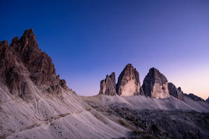 Picha ya mlima wa Dolomites wa saa safi
