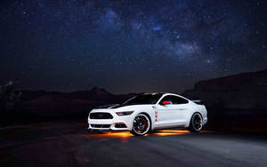 Moto mkuu Ford Mustang mweupe wallpaper — Magari mazuri Picha ya Ukuta