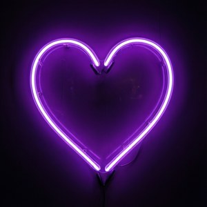 Moyo wa neon purple wenye mwangaza. — Galaxy Watch Picha ya Ukuta