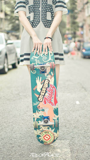 Msichana Nusu Mwili Na Skateboard iPhone — Baridi iPhone Picha ya Ukuta