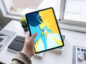 Mtu Anayetia Apple iPad Pro — iPad Mini Picha ya Ukuta