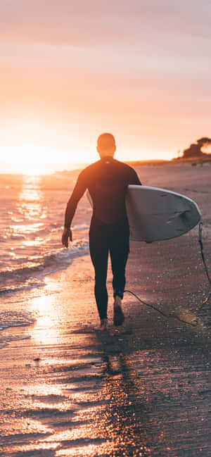 Mtu wa Silhouette ya Surfboard — Xiaomi 17 Pro Max Picha ya Ukuta