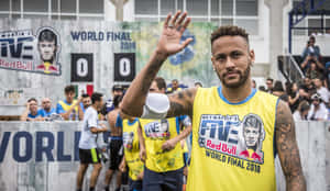 Mwanamume akiwapungia umati mkono — Neymar Picha ya Ukuta