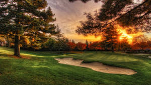 Mwangaza wa Jua katika Uwanja wa Golf wallpaper
