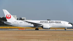Ndege ya Japan Airlines Kwenye Barabara ya Ndege — Japan GIF Picha ya Ukuta