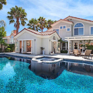 Big House With Big Pool Area wallpaper — Motorola Razr 2025 Picha ya Ukuta