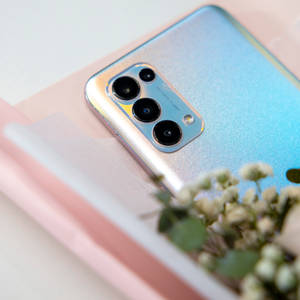 Oppo Reno 5 Smartphone ya Silver — Oppo Picha ya Ukuta