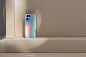 Oppo Smartphone Yenye Rangi Dhidi ya Vivuli — Oppo Picha ya Ukuta