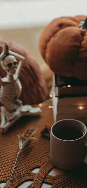 Pata mwanga wako wa Halloween na wallpaper hii ya iPhone ya karamu — Halloween iPhone Picha ya Ukuta