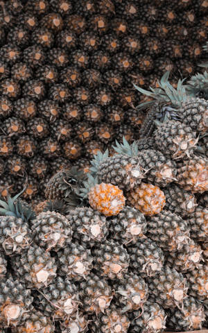 Organized pineapples stacked together wallpaper — Galaxy Tab Picha ya Ukuta