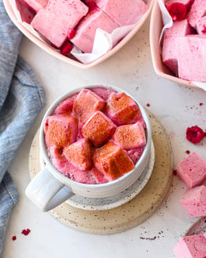 Pink Raspberry Marshmallow Drink wallpaper — 4:5 Picha ya Ukuta