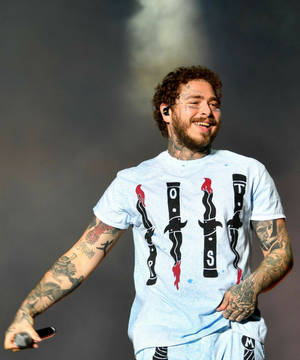 Post Malone 2019 Sziget Festival wallpaper — Motorola Razr Ultra 2026 Picha ya Ukuta
