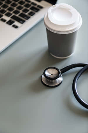 Professional stethoscope on a surface — Honor MagicPad 3 Picha ya Ukuta