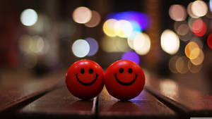 Red Happy Stress Ball wallpaper — Chromebook Picha ya Ukuta