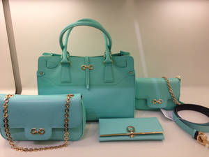 Salvatore Ferragamo Turquoise Bag Set wallpaper — 4:3 Picha ya Ukuta