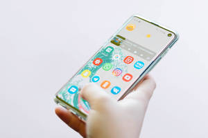 Samsung Galaxy S10 Nyororo katika Mazingira ya Mwangaza — Samsung Galaxy S20 Picha ya Ukuta