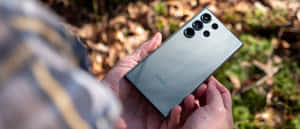 Samsung S23 Ultra Kwenye Kiganja Mwenyewe Nje — Samsung galaxy s22 Picha ya Ukuta