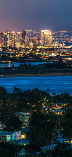 San Diego Iphone [wallpaper] — Realme 16T Picha ya Ukuta