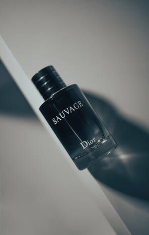 Sauvage Dior Telefoni — Moto Pad (2026) Picha ya Ukuta