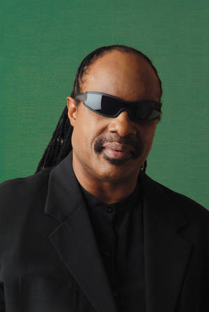 Stevie Wonder Green Background — Xiaomi Pad 7S Pro 12.5 Picha ya Ukuta