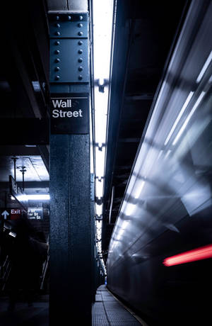 Subway Train High-Speed iPhone — Huawei MatePad Pro 12 (2026) Picha ya Ukuta