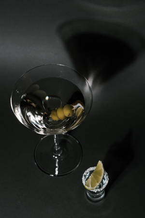 Tequila Martini na Zaituni na Kipande cha Limau — Xiaomi Pad 9 Pro Max Picha ya Ukuta