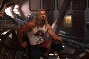 Picha ya mandhari ya Thor Love na Thunder Thor mwenye misuli — Thor love and thunder Picha ya Ukuta
