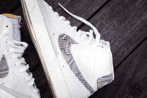 viatimbe vyeupe na vyeusi vya Nike Air Force 1 high