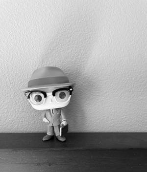 Vision Funko Pop In WandaVision black and white wallpaper. — Galaxy Z Fold 6 Picha ya Ukuta