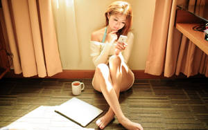 Woman On Phone 2560x1600